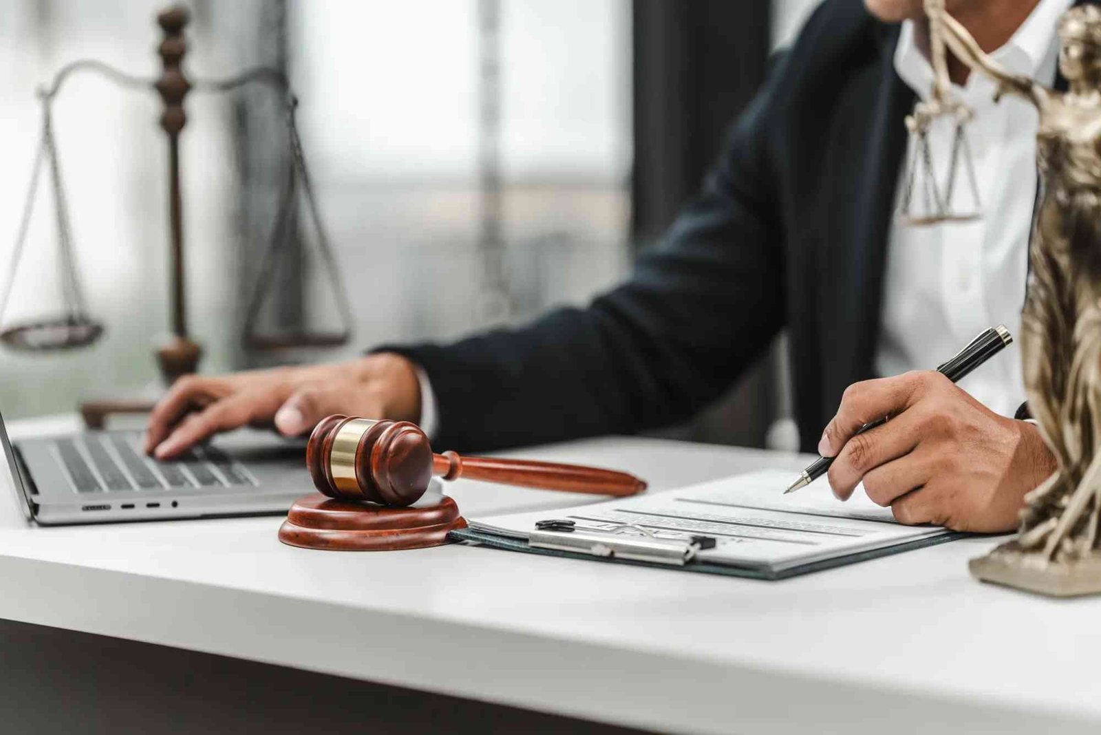 How to You Should Hire a Lawyer Step by Step for Best